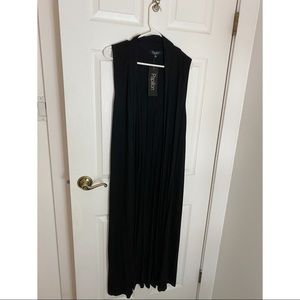 NWT - Long sleeveless cardigan